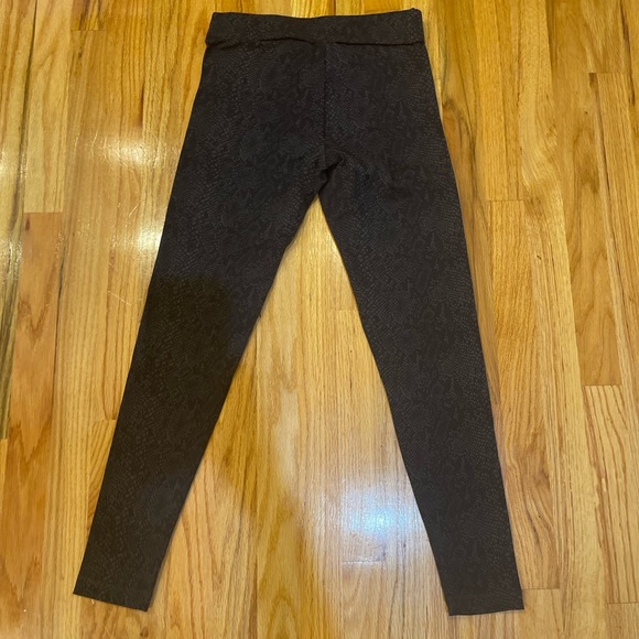 💜 5 for $25 or 3 for $18 Matty M. Reptile pattern leggings - Picture 2 of 5